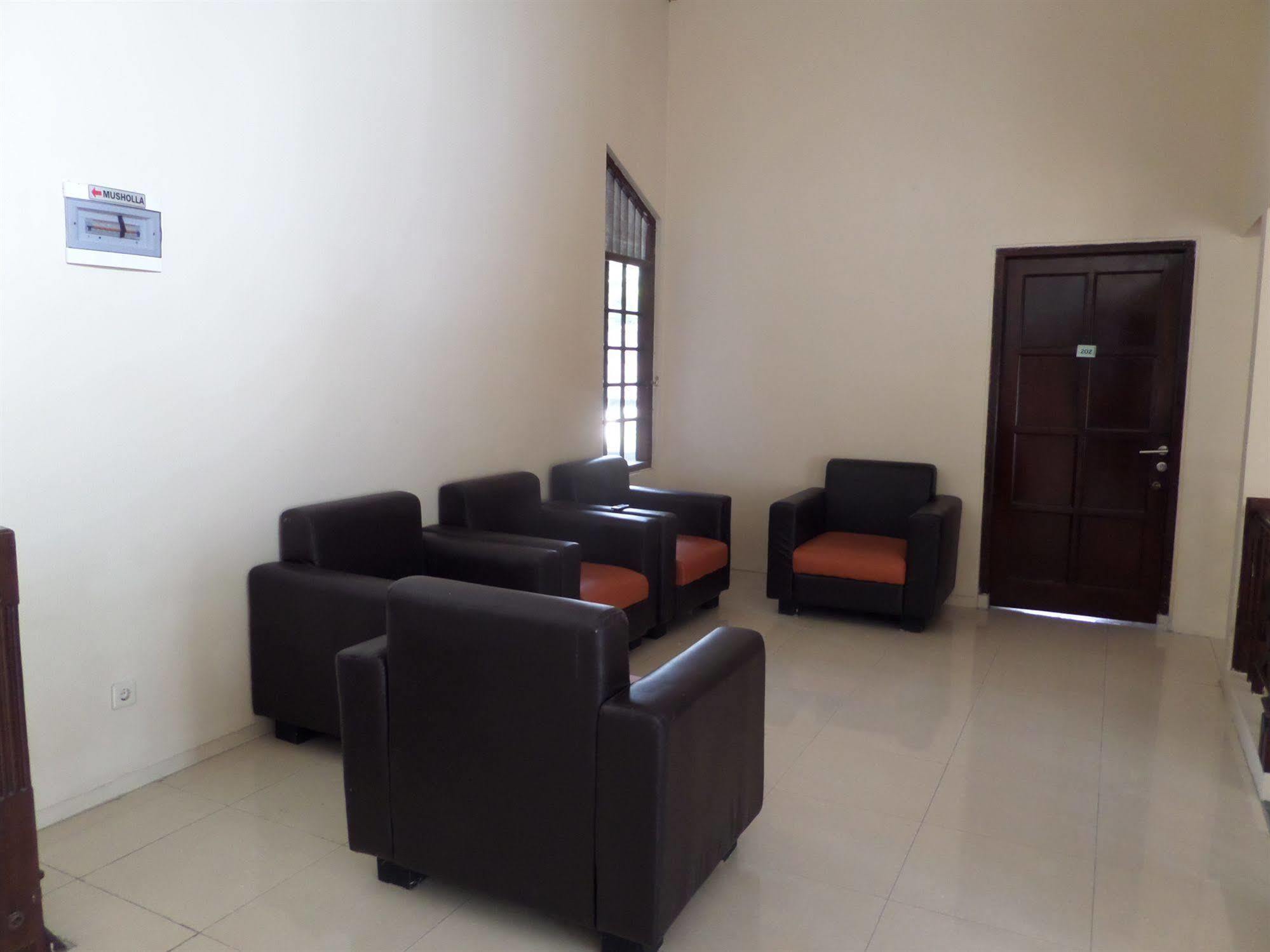 Oyo 201 Emdi House Timoho Hotell Yogyakarta Eksteriør bilde